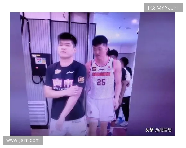 中国篮球队逆袭夺冠赛后采访展现团队精神和未来目标