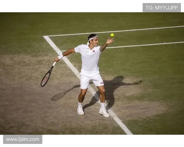 网球传奇费德勒宣布退役后首次公开亮相 受粉丝热烈欢迎