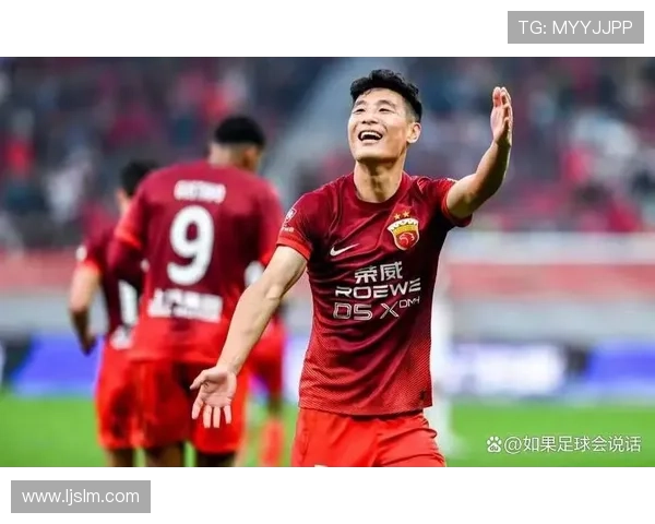 国足迎来关键世预赛之战新帅战术调整引发球迷热议全队备战状态成焦点