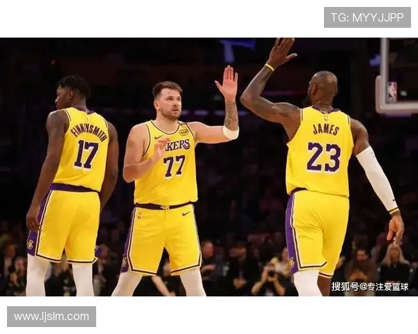 詹姆斯领衔湖人季前赛强势开局东契奇状态火热独行侠胜利提前展现实力